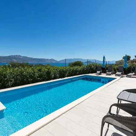 Piramida * Trogir