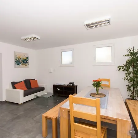 Apartament Piramida *