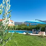 شقة Piramida تروغير