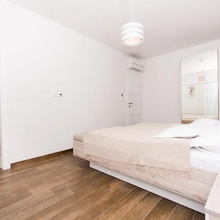 Piramida * تروغير