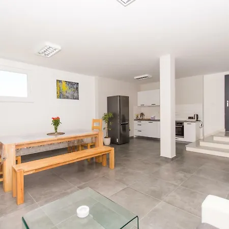 Piramida Apartment *